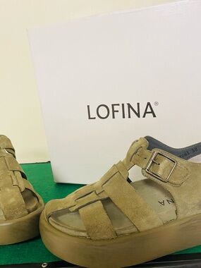 NEW Lofina Suede Platform Chunky Sandals, size 8 / EU 38